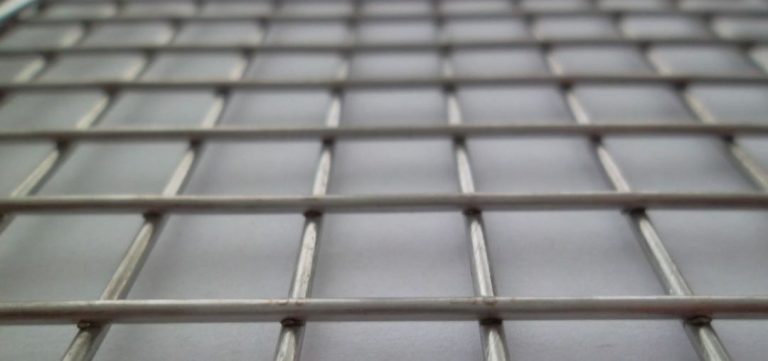 Stainless-Steel-Welded-Mesh-material-768x361